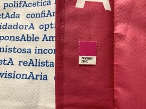 Bolsa de rafia tres culturas color pantone 219c